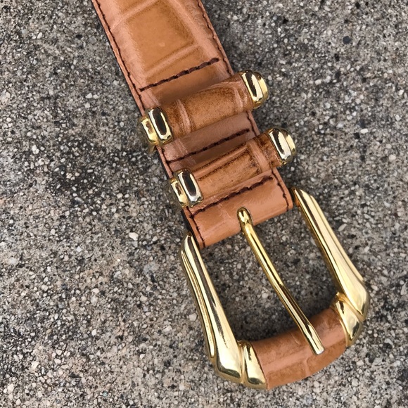 Meet your Posher, Natalie! - Picture 2 of 10